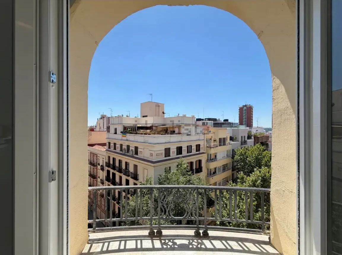Espectacular ático reformado de 180 m² con gran terraza en Argüelles - imagen 17