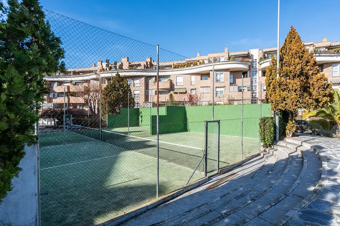 Ático dúplex con vistas en urbanización de lujo · Las Rozas - imagen 2