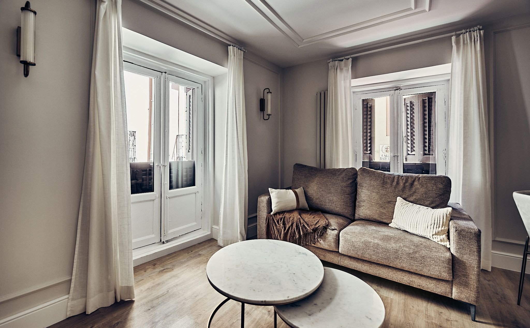 Vivienda exterior reformada de 68 m² con tres balcones en pleno Sol · vivienda en venta en Madrid · Yolanda González