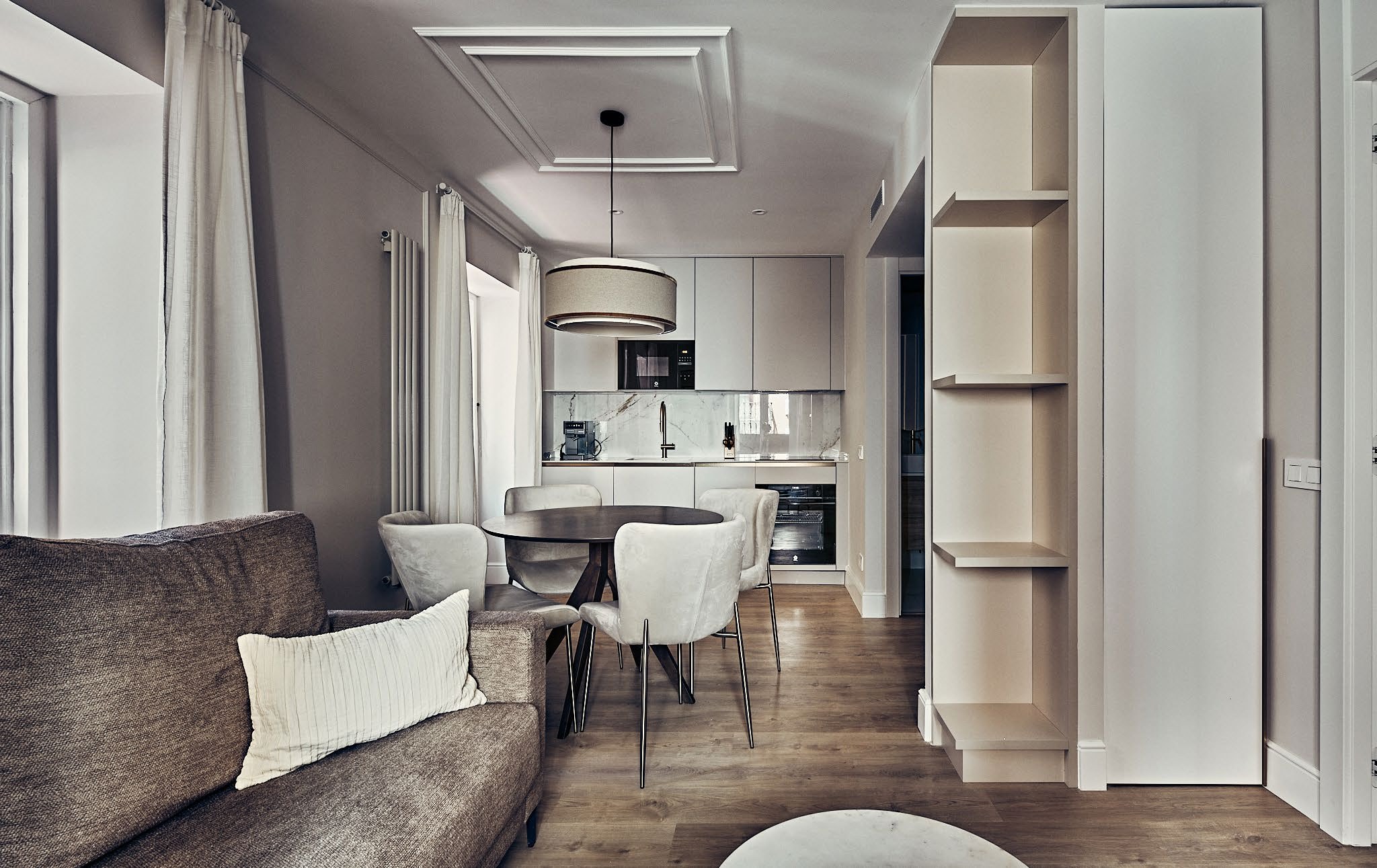 Vivienda exterior reformada de 68 m² con tres balcones en pleno Sol - imagen 5