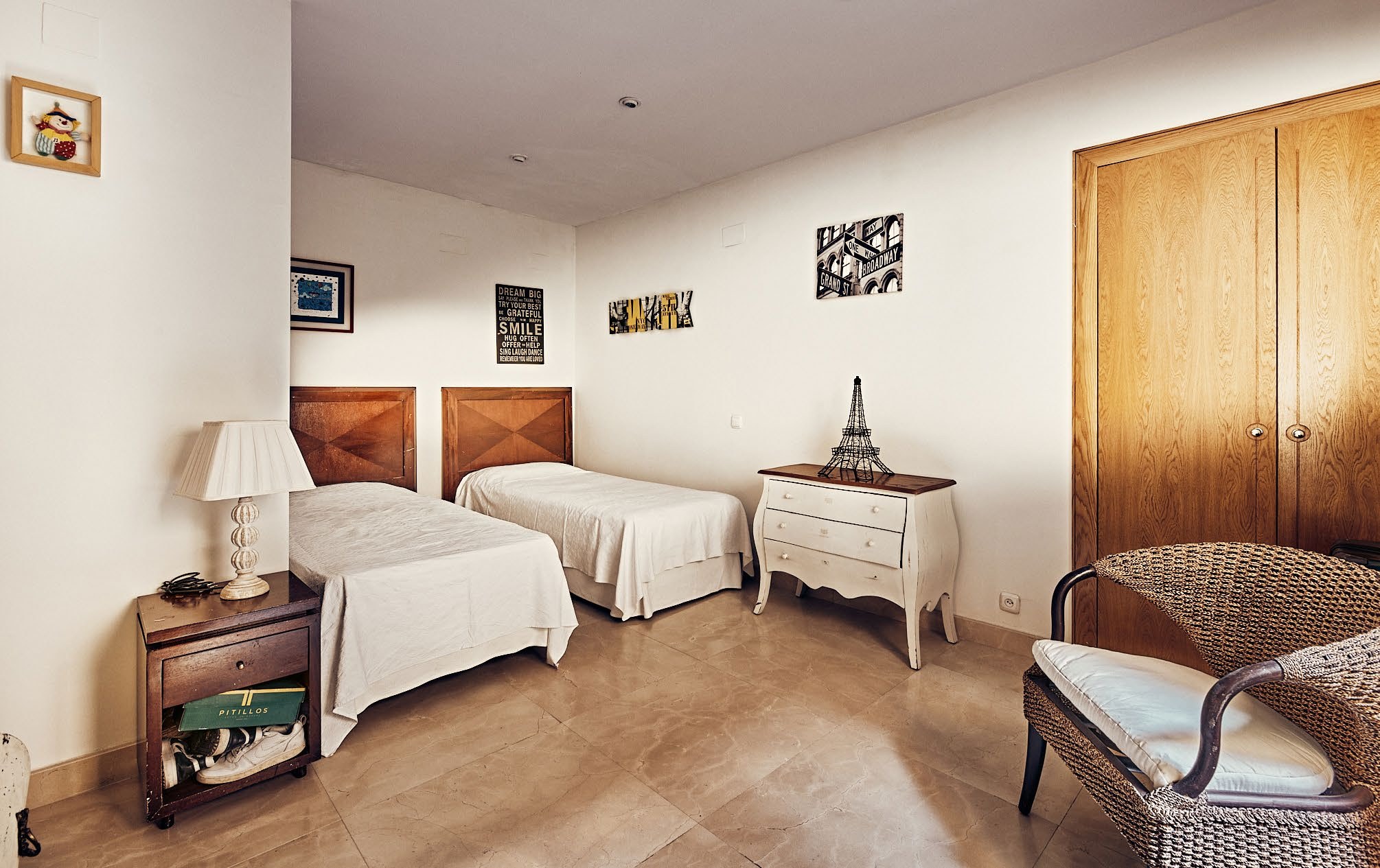 Vivienda exterior reformada de 68 m² con tres balcones en pleno Sol - imagen 22