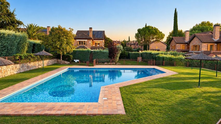 Chalet Levitt con jardín privado y piscina — 330 m² en El Pinar-Punta Galea · Las Rozas · vivienda en venta · Yolanda González