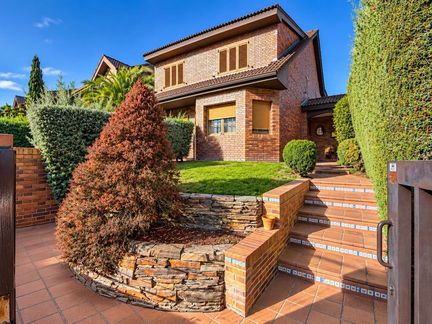 Chalet Levitt con jardín privado y piscina — 330 m² en El Pinar-Punta Galea · Las Rozas - imagen 21
