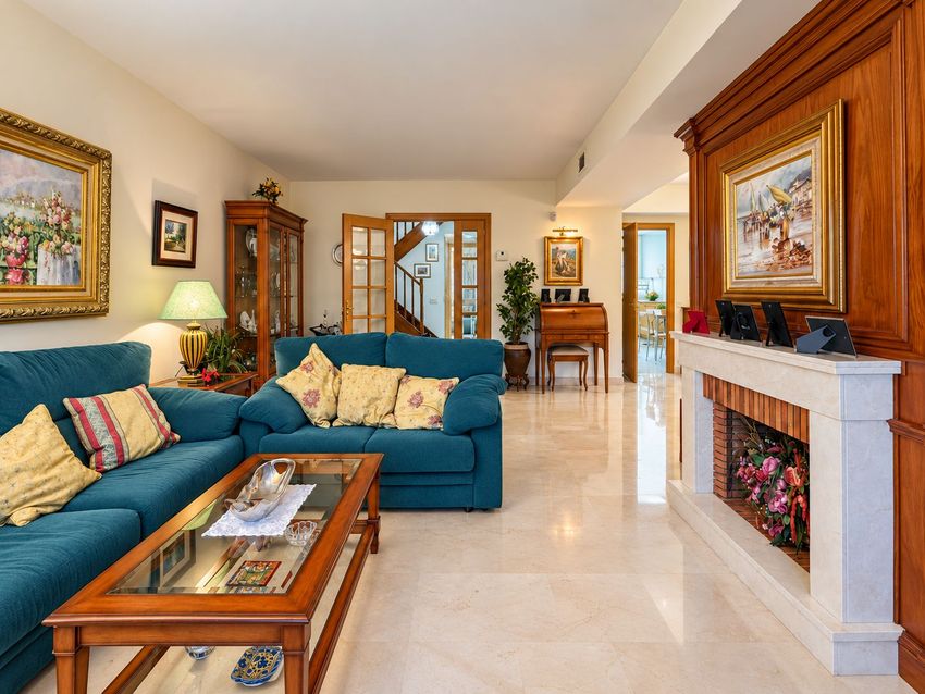 Chalet Levitt con jardín privado y piscina — 330 m² en El Pinar-Punta Galea · Las Rozas - imagen 23