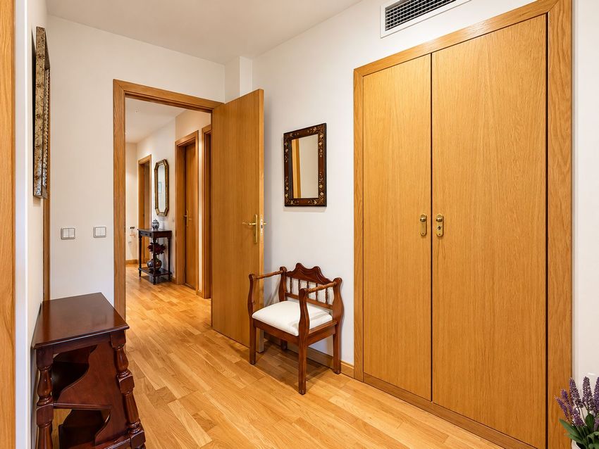 Chalet Levitt con jardín privado y piscina — 330 m² en El Pinar-Punta Galea · Las Rozas - imagen 45