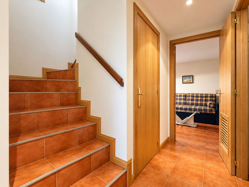 Chalet Levitt con jardín privado y piscina — 330 m² en El Pinar-Punta Galea · Las Rozas - imagen 51