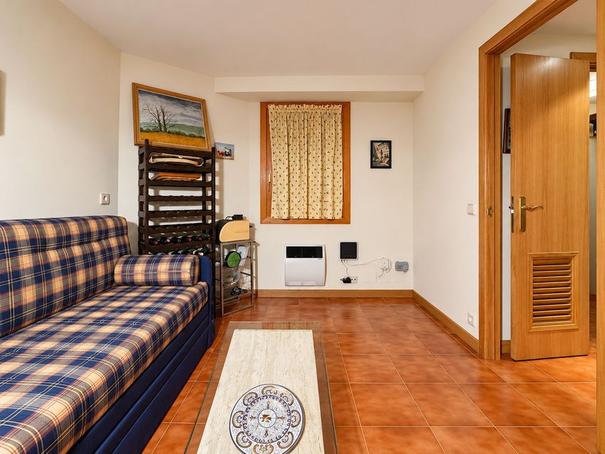 Chalet Levitt con jardín privado y piscina — 330 m² en El Pinar-Punta Galea · Las Rozas - imagen 52