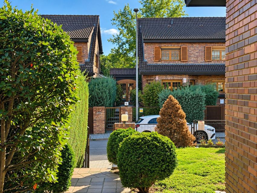 Chalet Levitt con jardín privado y piscina — 330 m² en El Pinar-Punta Galea · Las Rozas - imagen 57