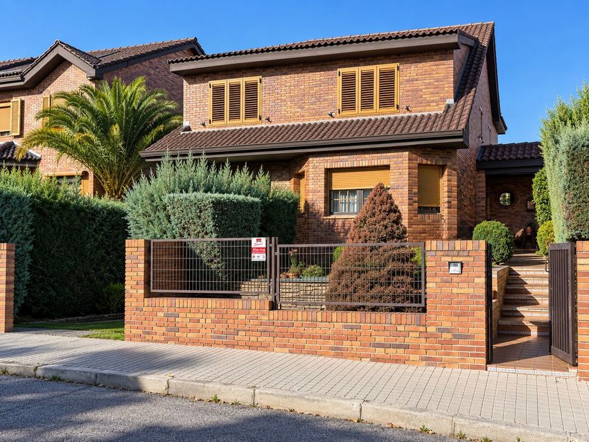 Chalet Levitt con jardín privado y piscina — 330 m² en El Pinar-Punta Galea · Las Rozas - imagen 58