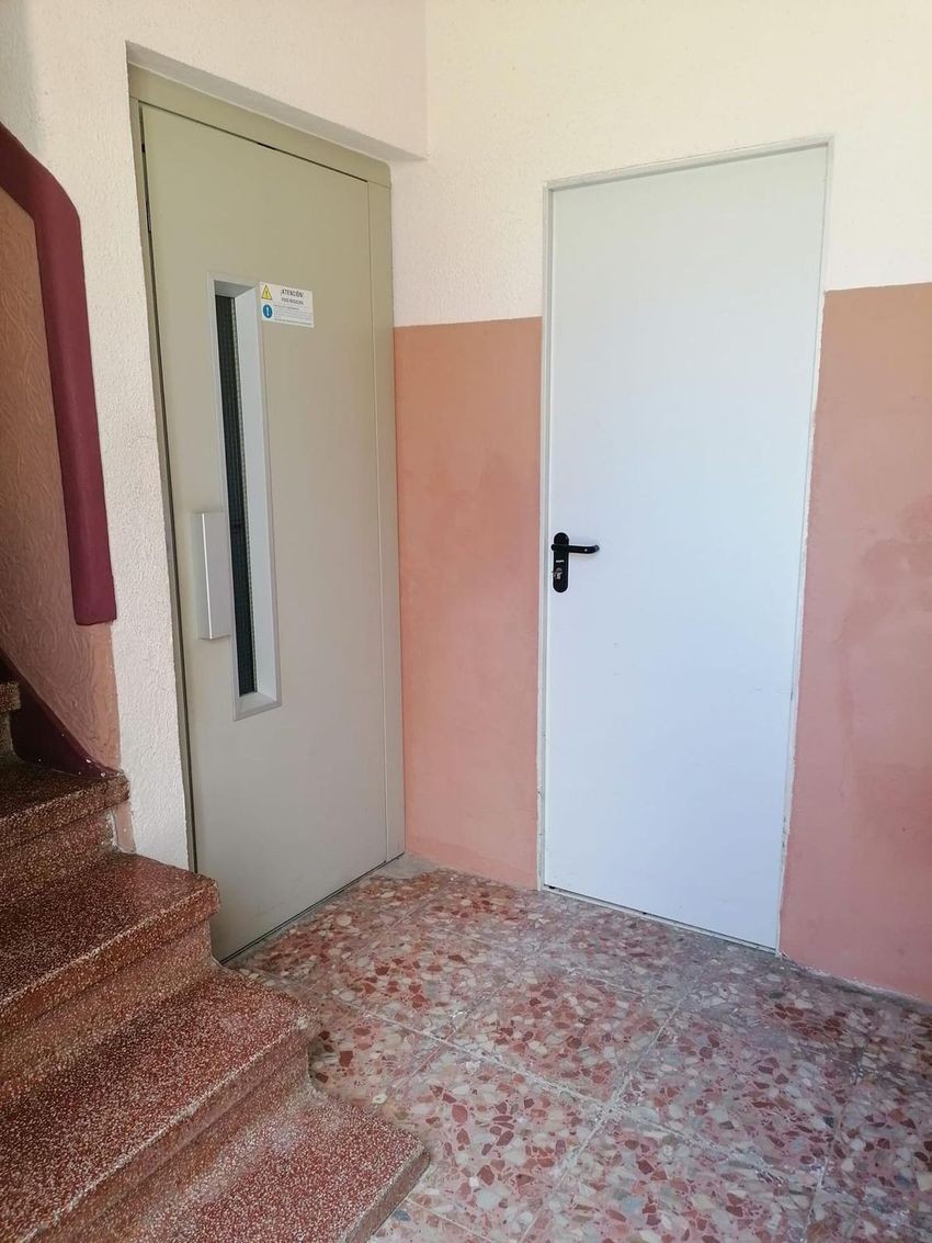 Calle Santa Isabel — Chalet pareado de 190 m² con ascensor y buhardilla en el centro de Cacabelos · El Bierzo (León) - imagen 2