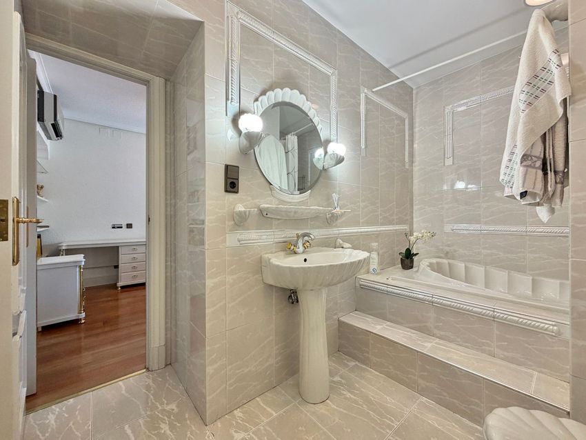 Espectacular vivienda exterior de más de 190 m² junto a la Castellana - imagen 5