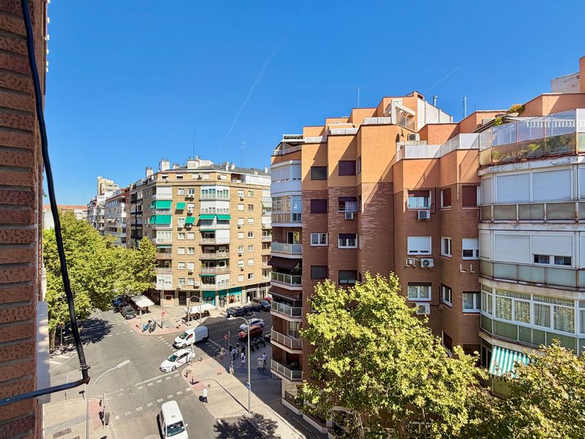 Espectacular vivienda exterior de más de 190 m² junto a la Castellana - imagen 9