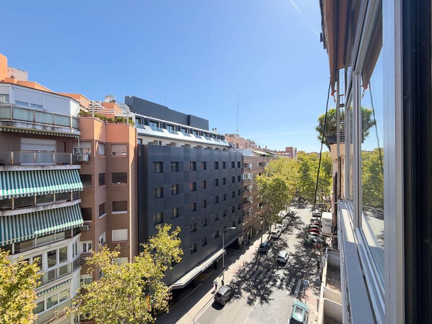 Espectacular vivienda exterior de más de 190 m² junto a la Castellana - imagen 35