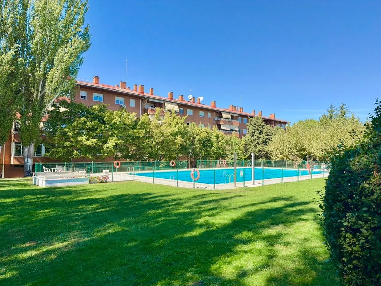 Luminoso piso con terraza acristalada y urbanización con piscina en Collado Villalba · vivienda en venta · Yolanda González