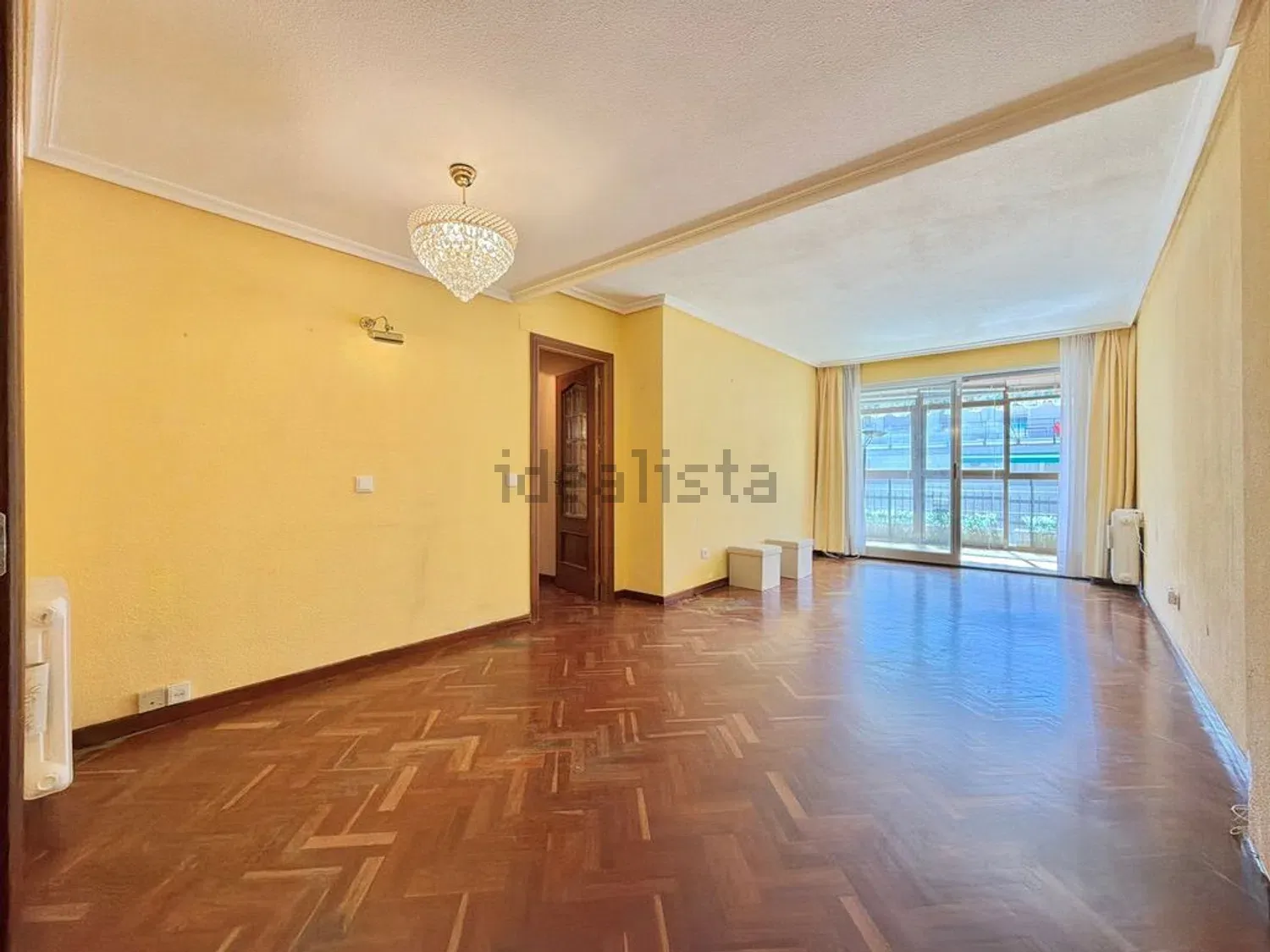 Luminoso piso con terraza acristalada y urbanización con piscina en Collado Villalba - imagen 3