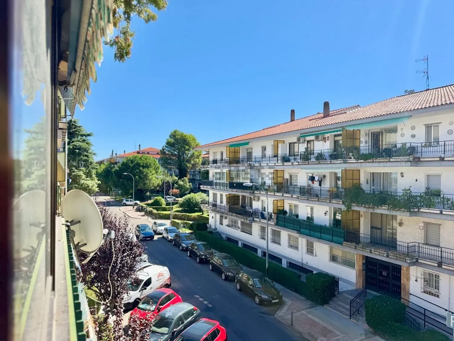 Luminoso piso con terraza acristalada y urbanización con piscina en Collado Villalba - imagen 6
