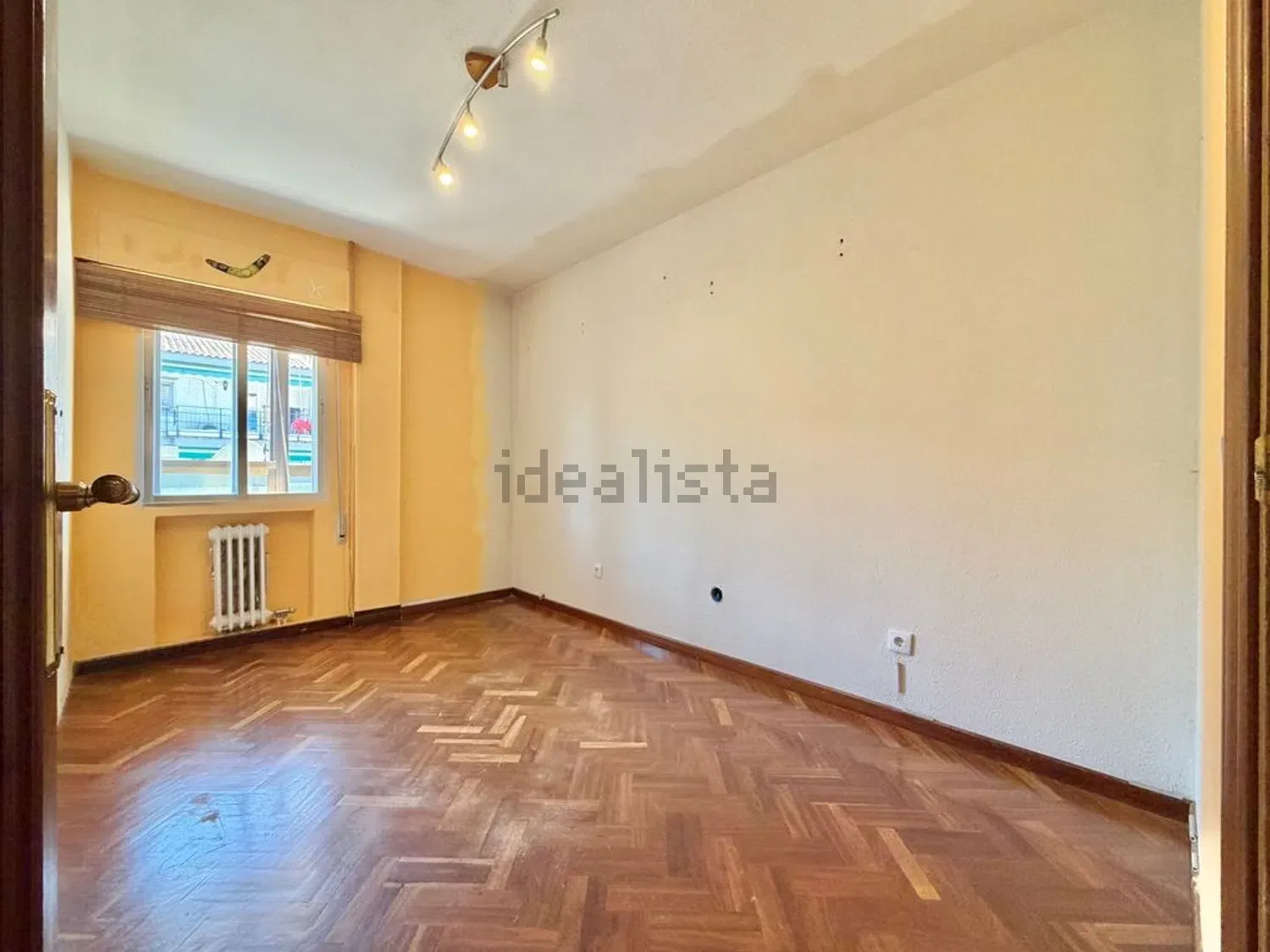 Luminoso piso con terraza acristalada y urbanización con piscina en Collado Villalba - imagen 12