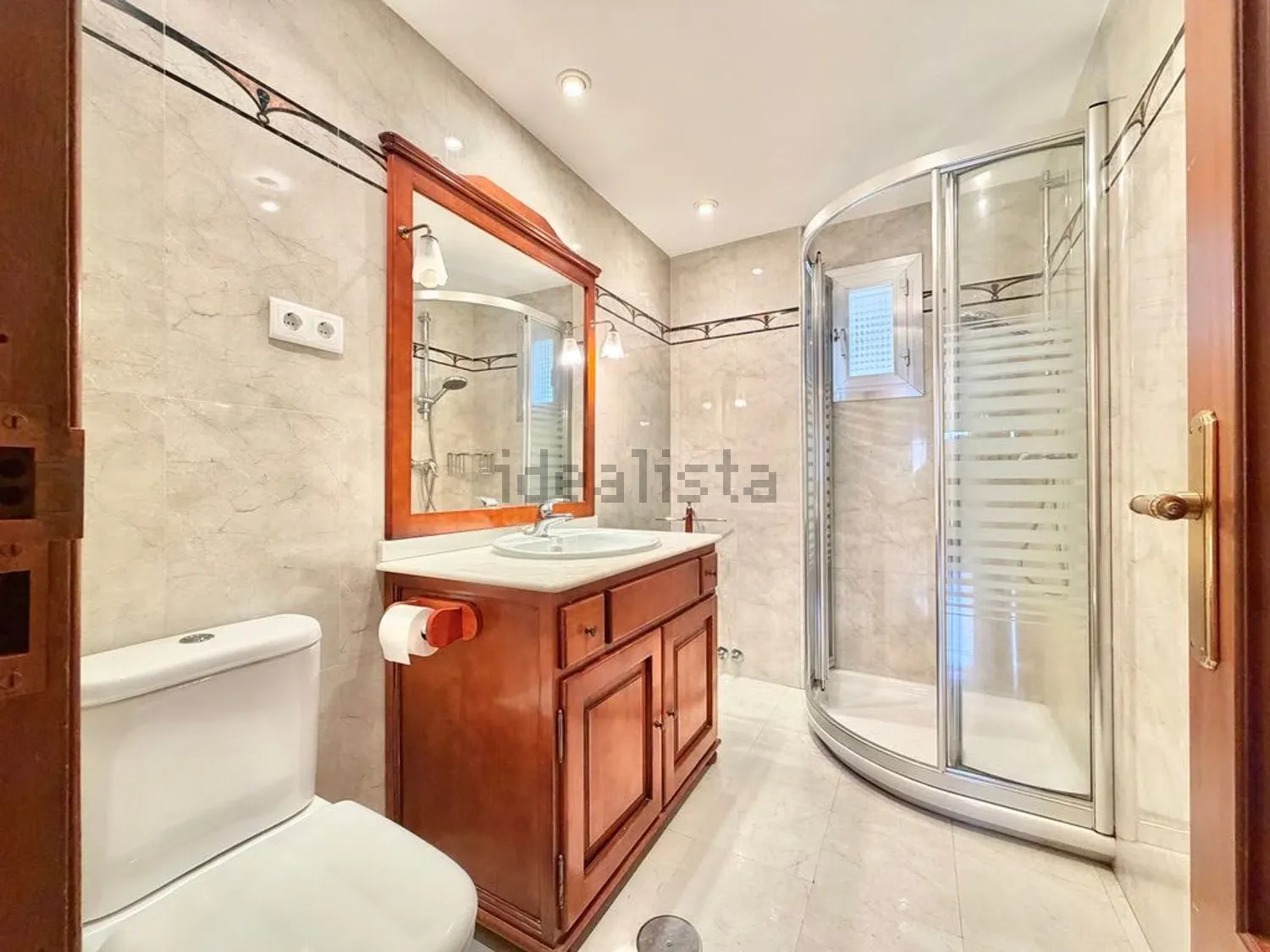 Luminoso piso con terraza acristalada y urbanización con piscina en Collado Villalba - imagen 14