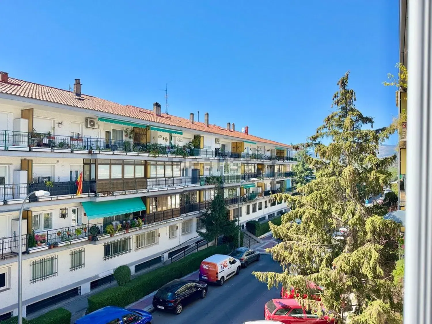 Luminoso piso con terraza acristalada y urbanización con piscina en Collado Villalba - imagen 27