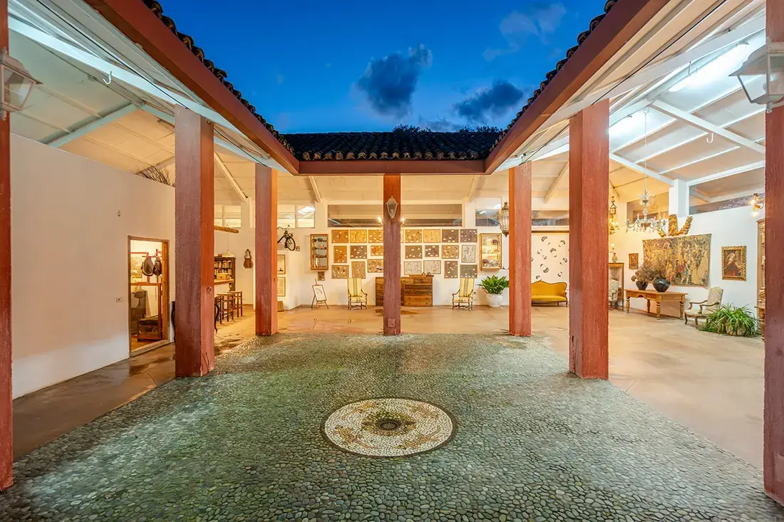 Finca de lujo de 30 ha estilo balinés con piscina infinity · Aldea del Fresno - imagen 4