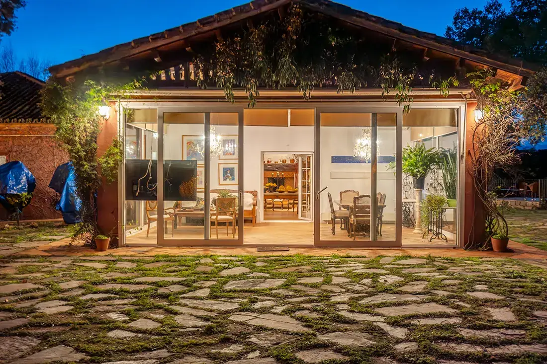 Finca de lujo de 30 ha estilo balinés con piscina infinity · Aldea del Fresno - imagen 5