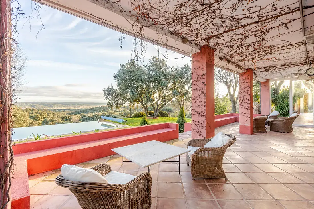 Finca de lujo de 30 ha estilo balinés con piscina infinity · Aldea del Fresno - imagen 6