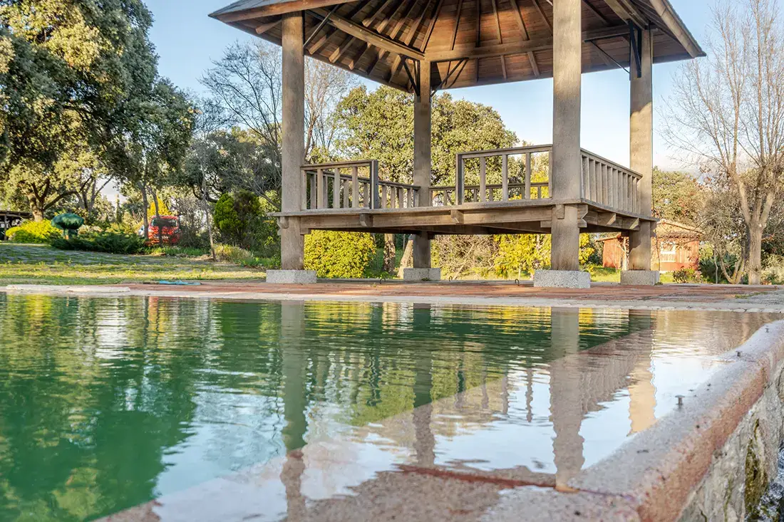 Finca de lujo de 30 ha estilo balinés con piscina infinity · Aldea del Fresno - imagen 8