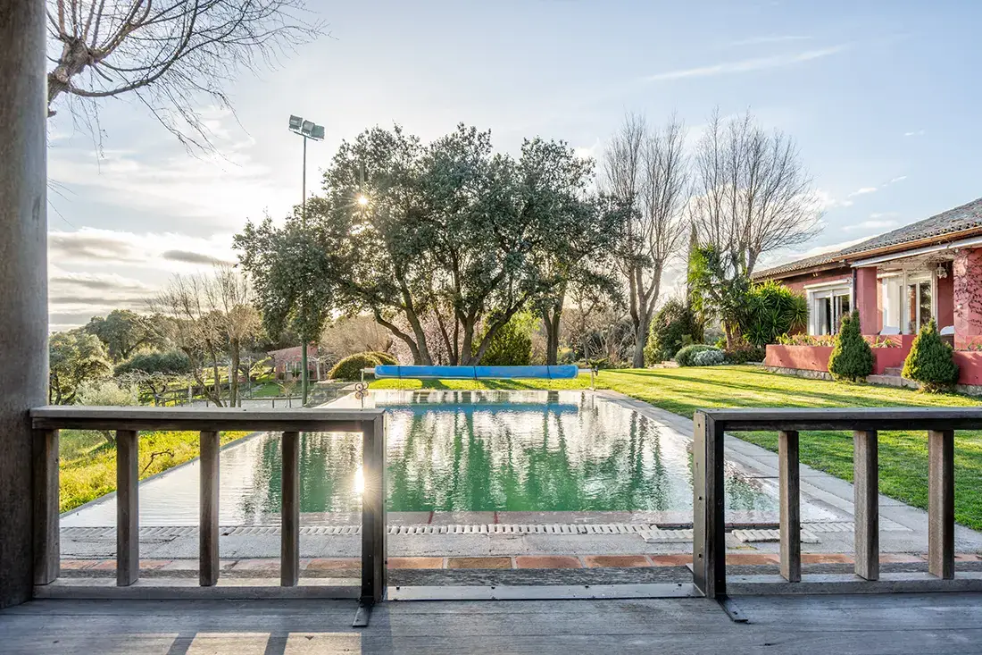 Finca de lujo de 30 ha estilo balinés con piscina infinity · Aldea del Fresno - imagen 9
