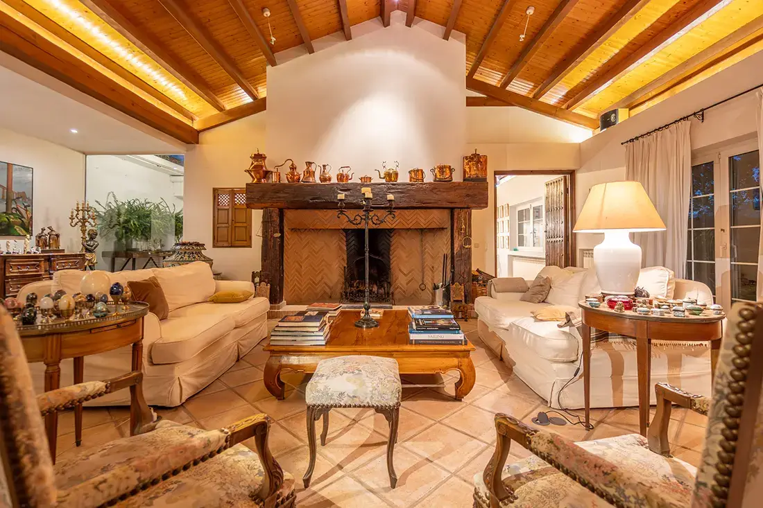 Finca de lujo de 30 ha estilo balinés con piscina infinity · Aldea del Fresno - imagen 10