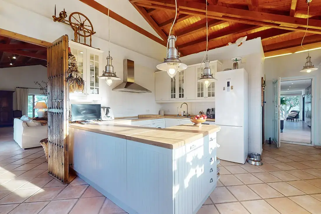 Finca de lujo de 30 ha estilo balinés con piscina infinity · Aldea del Fresno - imagen 12