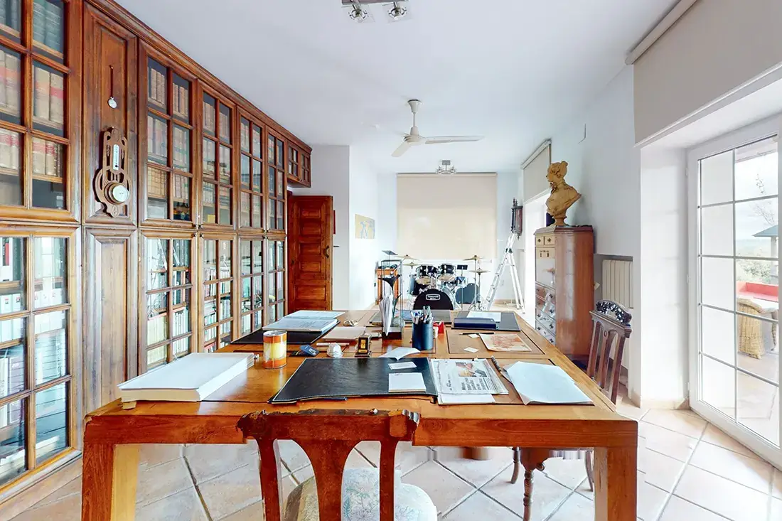 Finca de lujo de 30 ha estilo balinés con piscina infinity · Aldea del Fresno - imagen 14