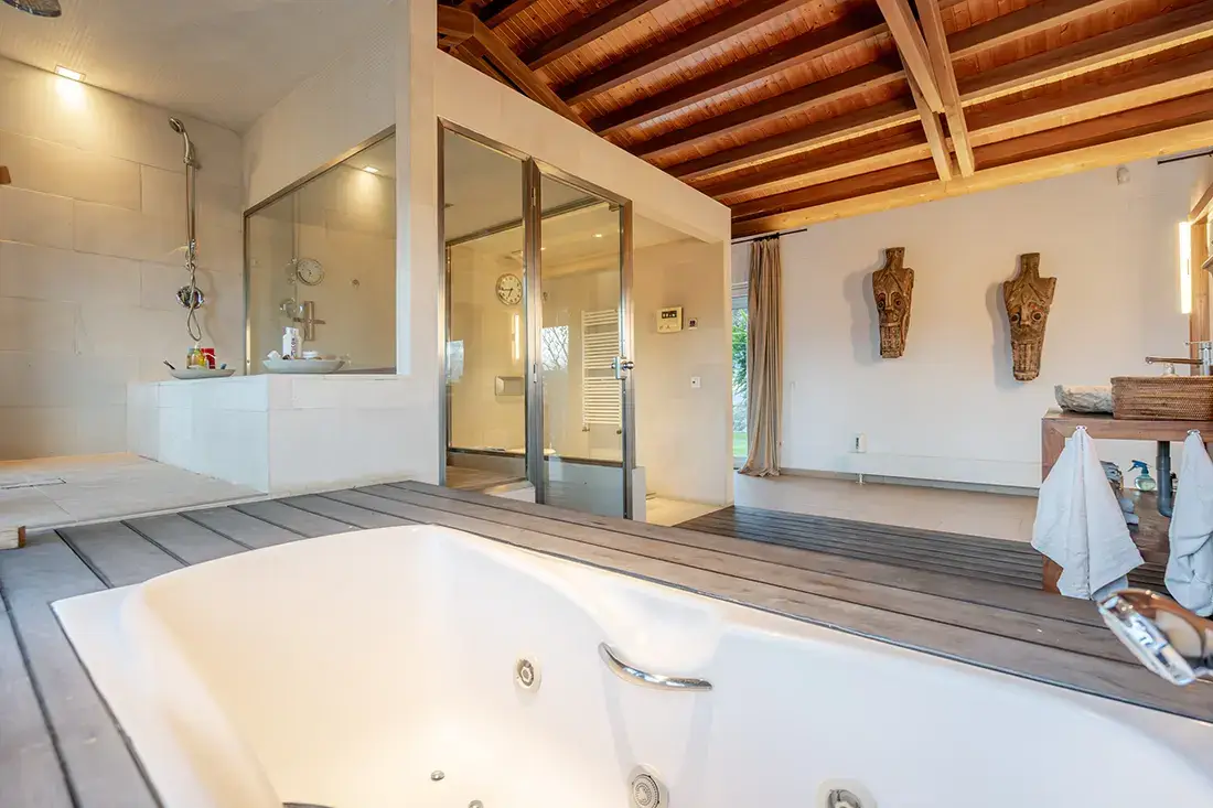 Finca de lujo de 30 ha estilo balinés con piscina infinity · Aldea del Fresno - imagen 19