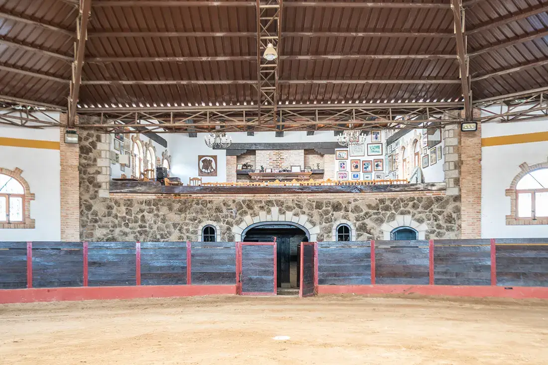 Finca ganadera de lujo de 93 ha con plaza de toros · Robledo de Chavela - imagen 16