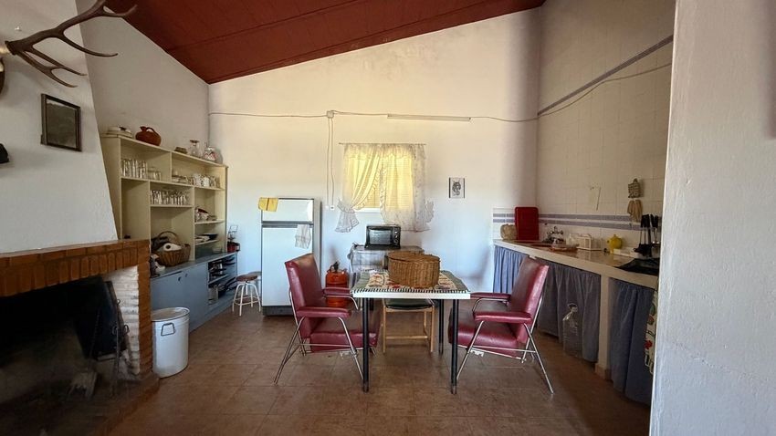 Hacienda Valverde — Finca rústica de 88 ha con cortijo, pozos y embalses · La Puebla de Guzmán (Huelva) - imagen 9