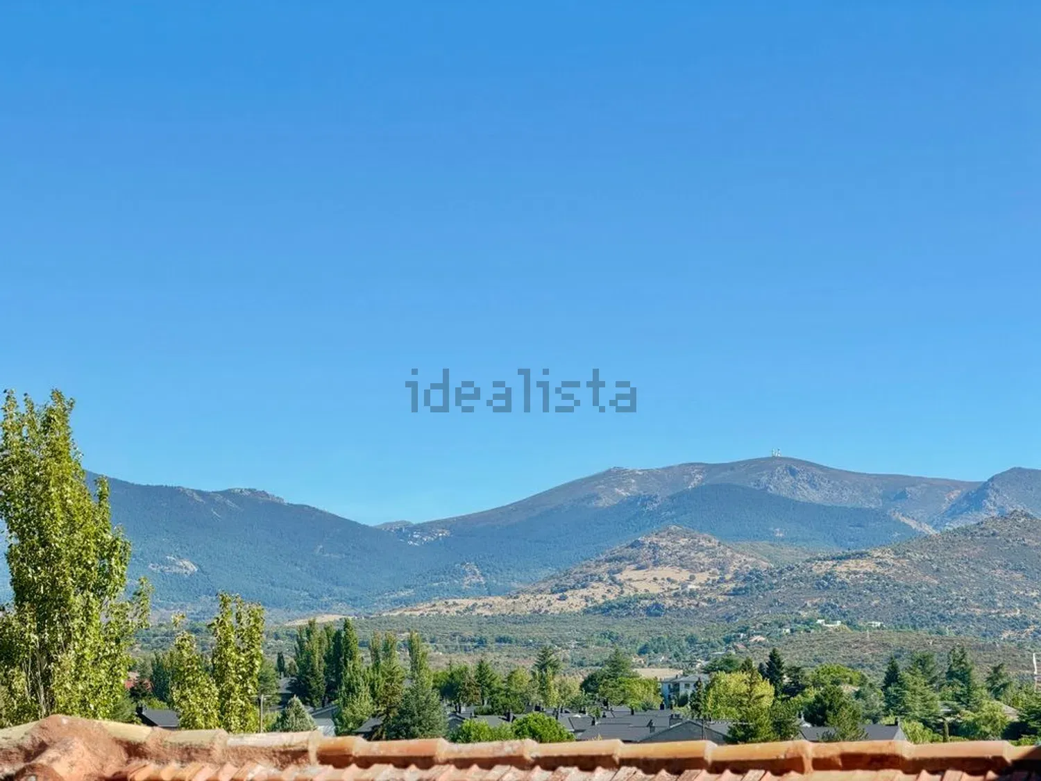 Vivienda en planta baja con patio privado y garaje en el centro de Guadarrama · vivienda en venta · Yolanda González