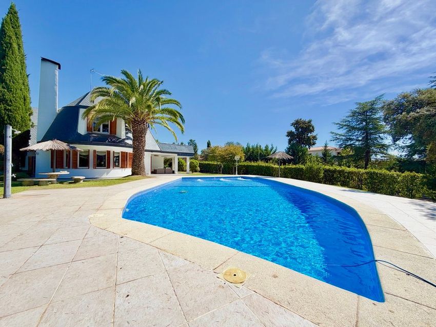 Espectacular chalet de lujo con piscina y pista de tenis en El Golf de Las Rozas - imagen 4