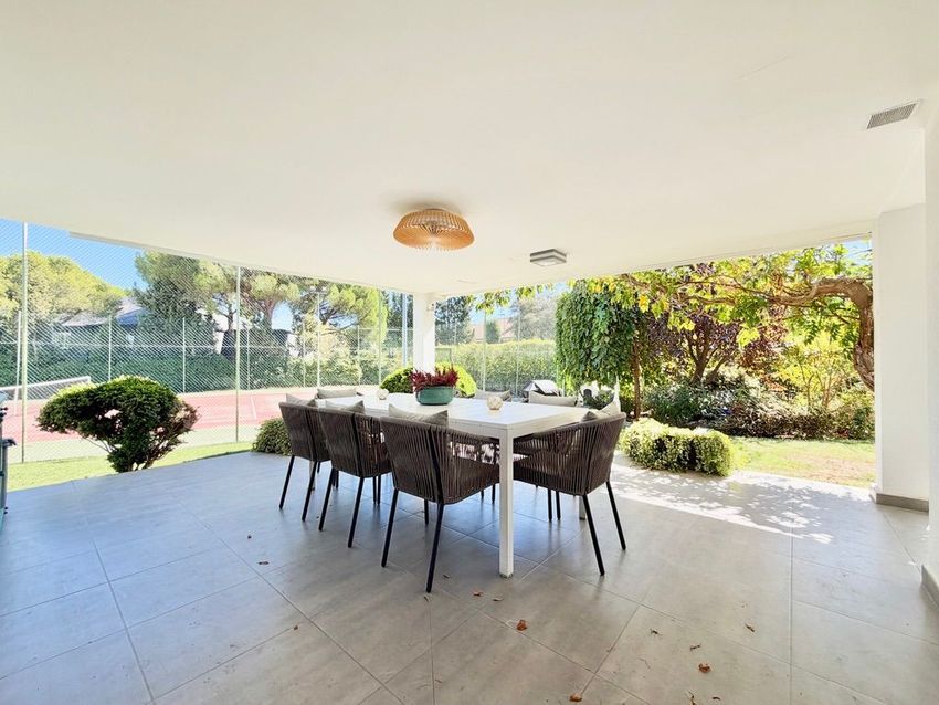 Espectacular chalet de lujo con piscina y pista de tenis en El Golf de Las Rozas - imagen 17