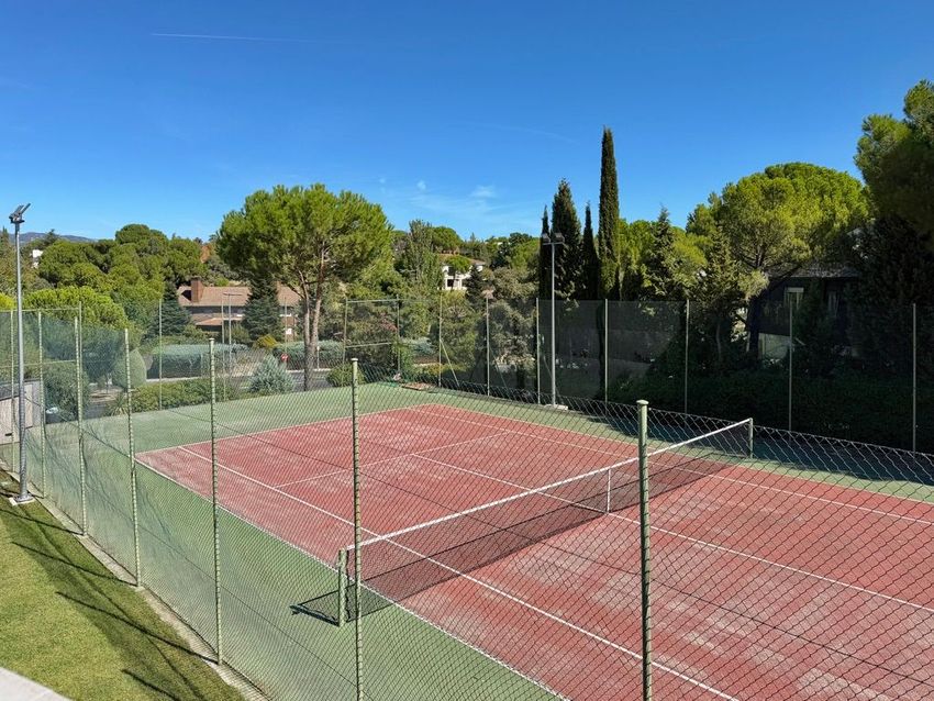 Espectacular chalet de lujo con piscina y pista de tenis en El Golf de Las Rozas - imagen 45
