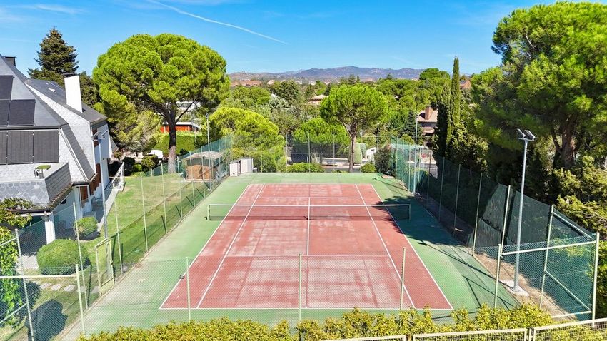 Espectacular chalet de lujo con piscina y pista de tenis en El Golf de Las Rozas - imagen 46