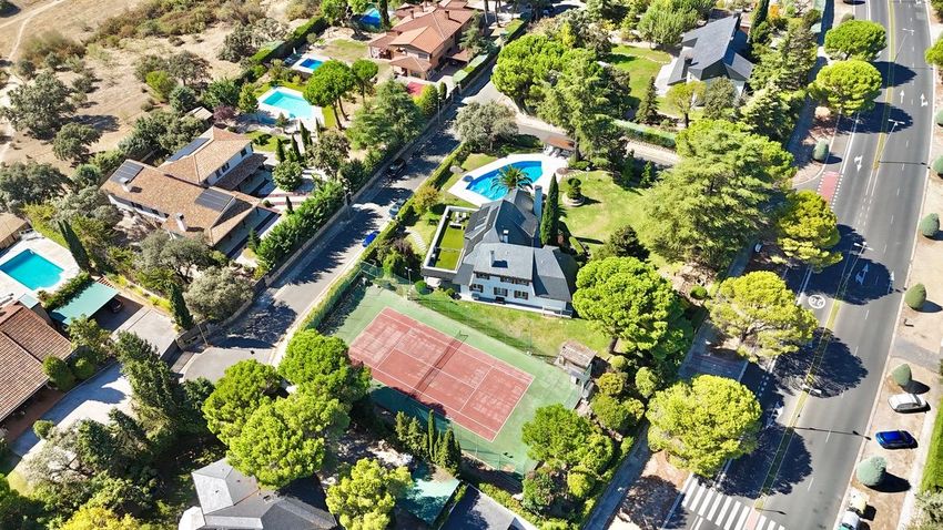 Espectacular chalet de lujo con piscina y pista de tenis en El Golf de Las Rozas - imagen 47