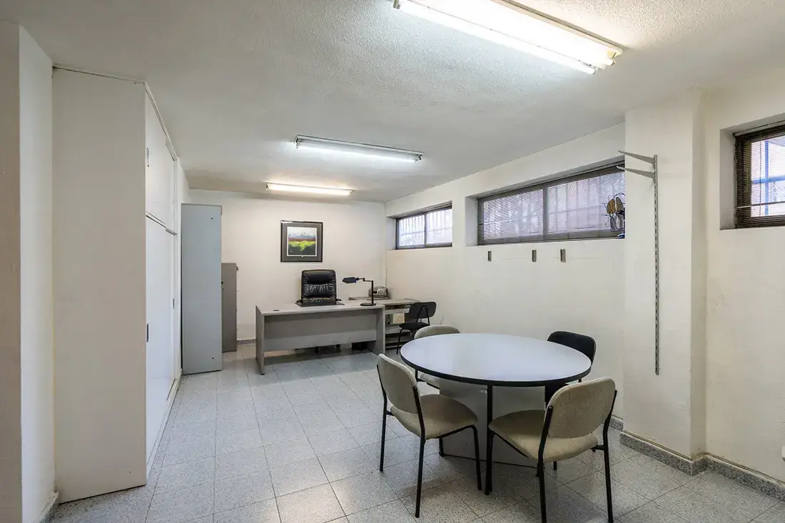 Local con potencial loft en Avenida de la Ilustración · Peñagrande - imagen 5