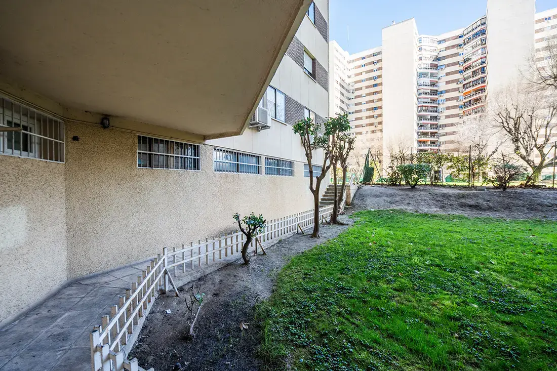 Local con potencial loft en Avenida de la Ilustración · Peñagrande - imagen 7