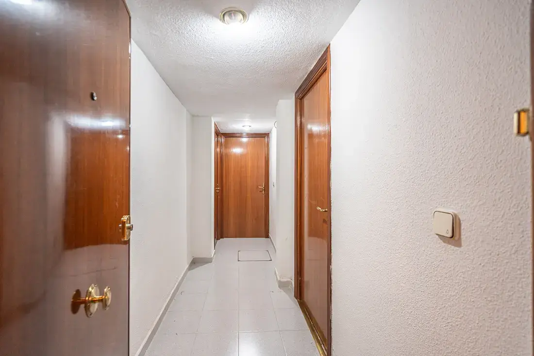 Local con potencial loft en Avenida de la Ilustración · Peñagrande - imagen 10