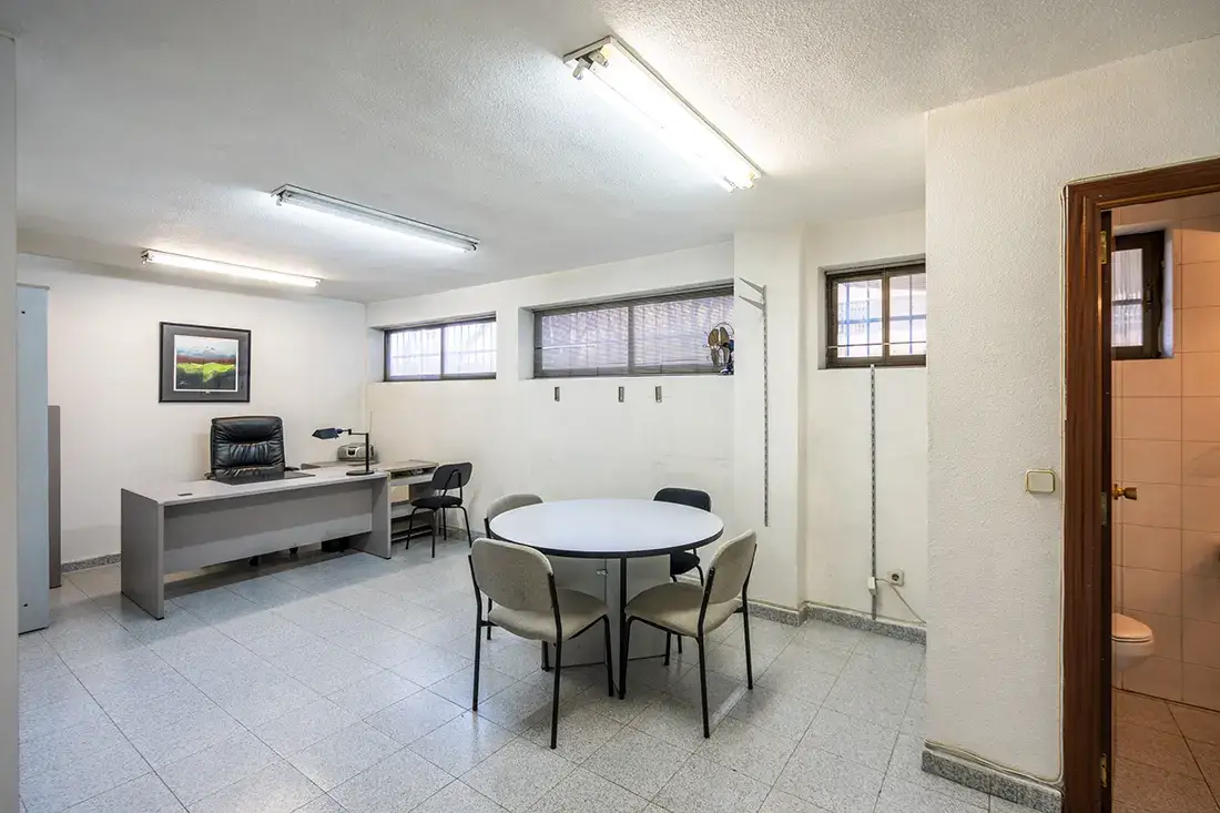 Local con potencial loft en Avenida de la Ilustración · Peñagrande - imagen 12