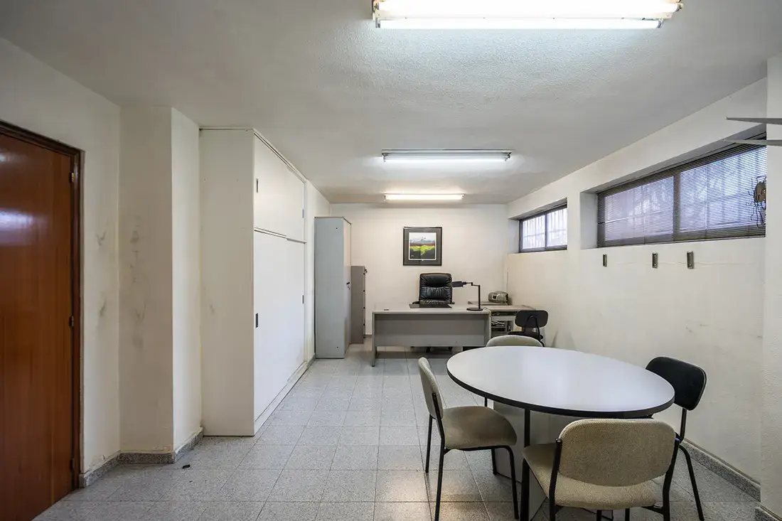 Local con potencial loft en Avenida de la Ilustración · Peñagrande - imagen 13
