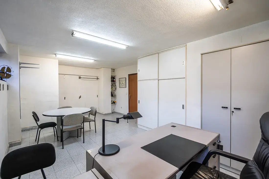 Local con potencial loft en Avenida de la Ilustración · Peñagrande - imagen 14