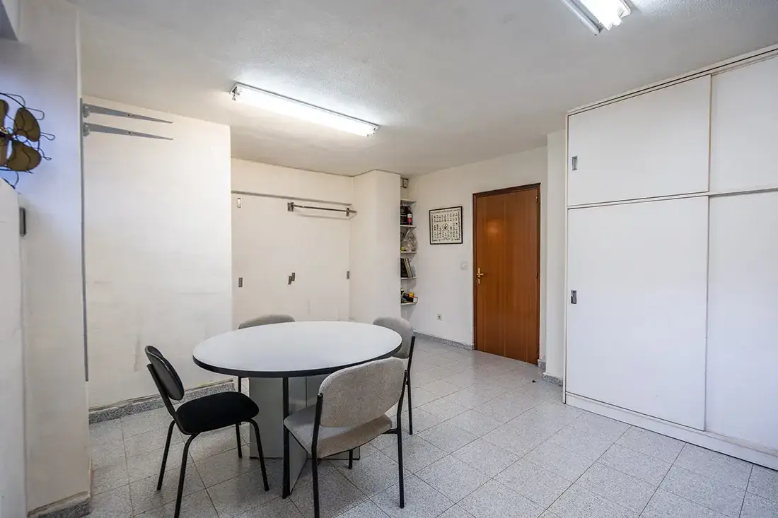 Local con potencial loft en Avenida de la Ilustración · Peñagrande - imagen 17