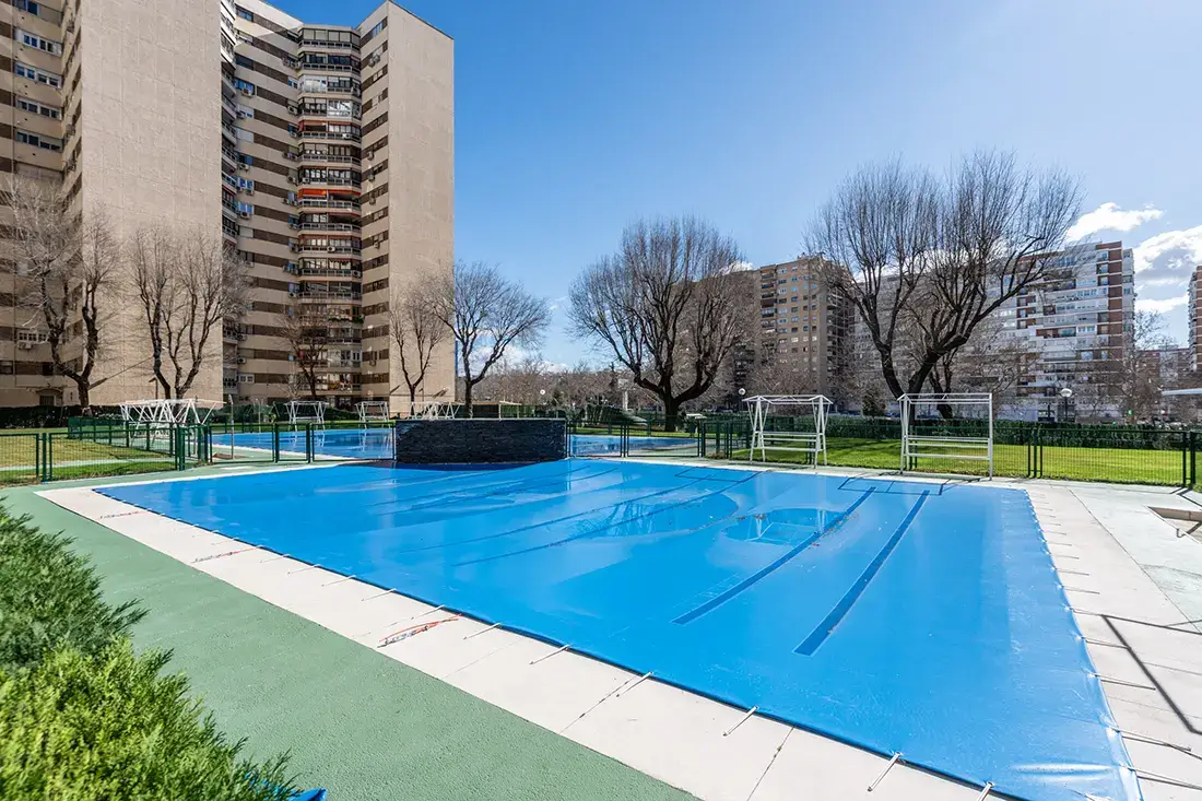 Local con potencial loft en Avenida de la Ilustración · Peñagrande - imagen 19