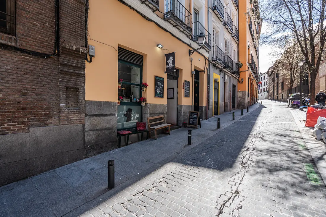 Local de hostelería con cueva mudéjar en Cava Baja · La Latina · vivienda en venta en Madrid · Yolanda González
