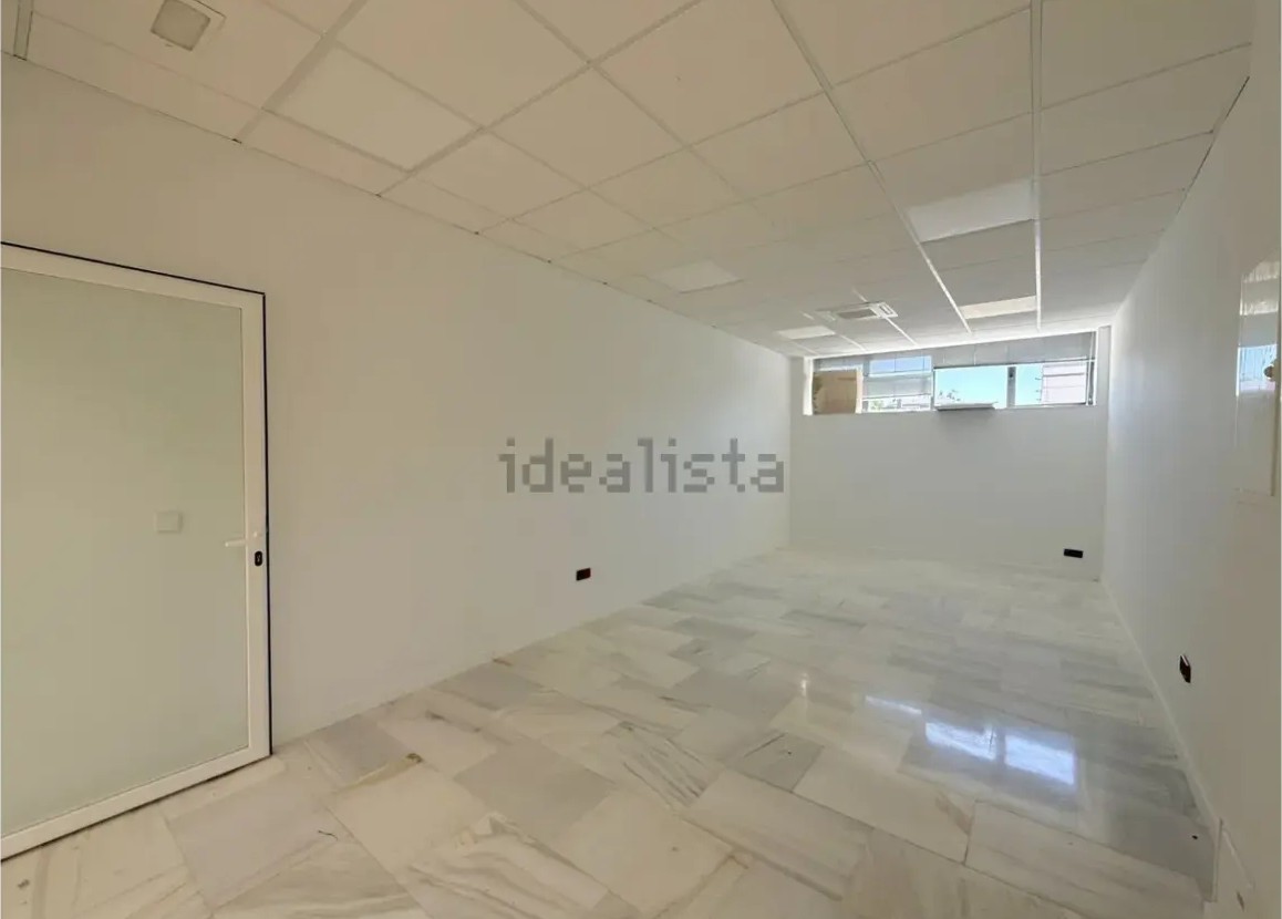 Local comercial reformado en el Centro Comercial La Tortuga · vivienda en venta en Madrid · Yolanda González
